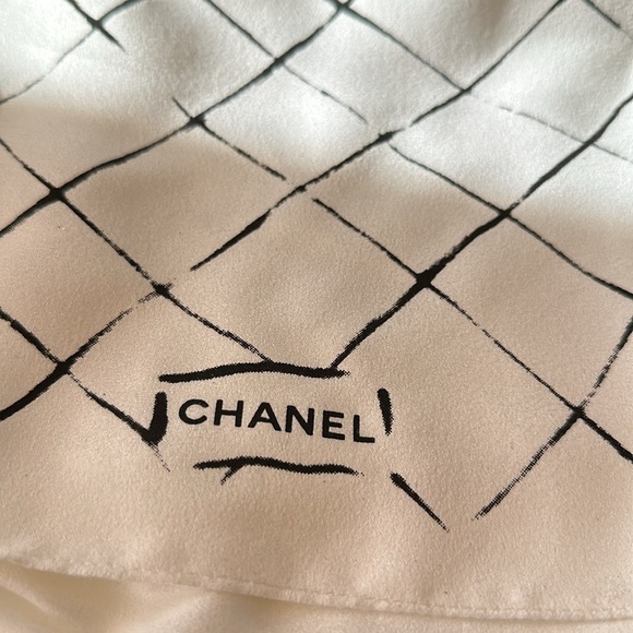 New Chanel Prescision GWP with Crossbody Dust Bag - Picture 3 of 11